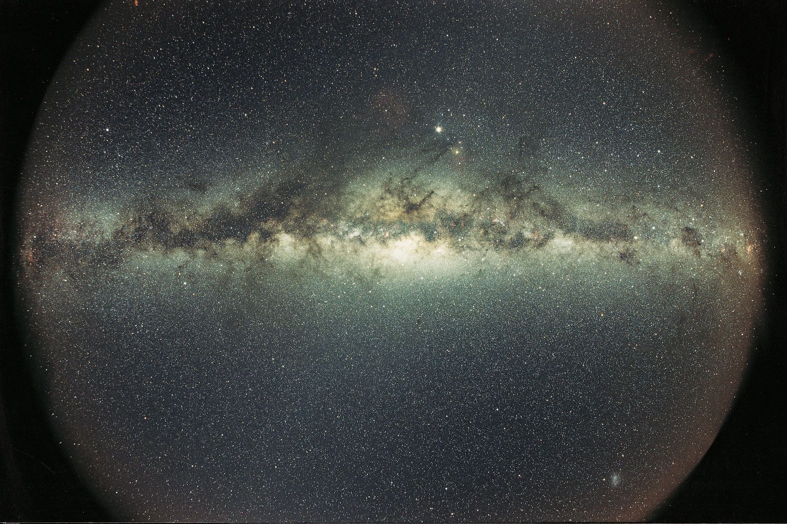 Hubble Reveals Impact of Galaxy's Close Encounter with the Milky Way