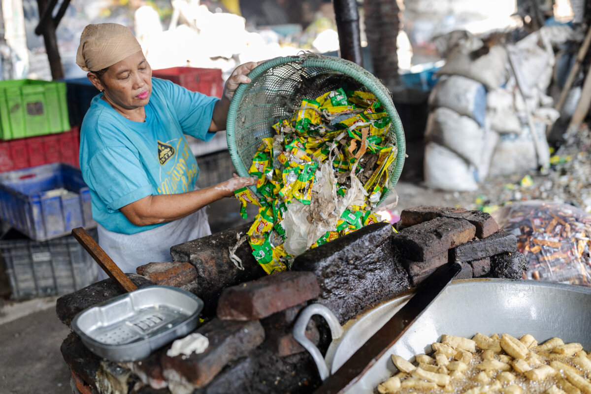 Plastic Waste Transformed into Cooking Fuel in Urban Regions of the Global South