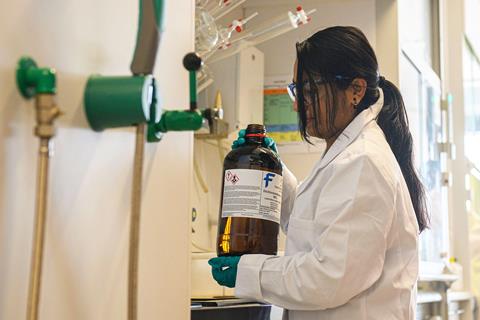 US Laboratories Reassess Dichloromethane Utilization Because of Stringent New Regulations