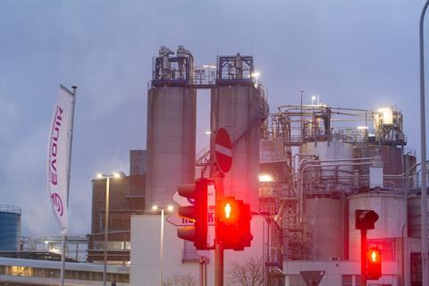 Evonik Unveils Strategy to Cut an Extra 3,200 Positions by 2029