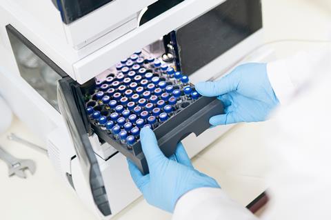 Molecular Labels Improve the Efficiency of High Throughput Mass Spectrometry by Rapidly Ordering Reactions