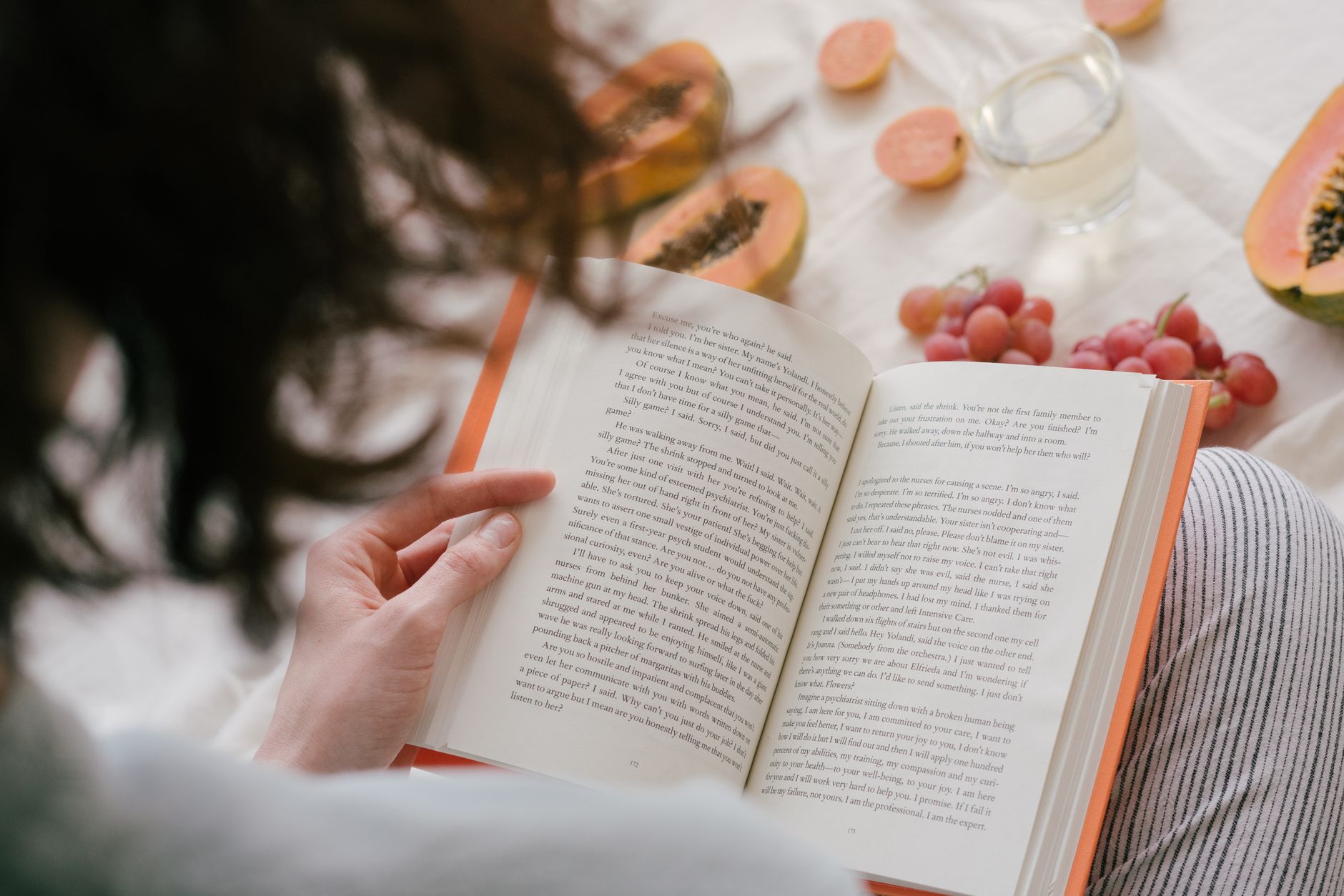As per Science, Individuals Who Favor Printed Books Instead of Kindles Display These 7 Unique Characteristics