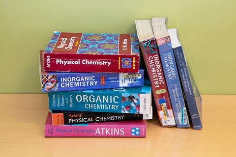 How Writers Revise Educational Books: Their Method and Perspectives
