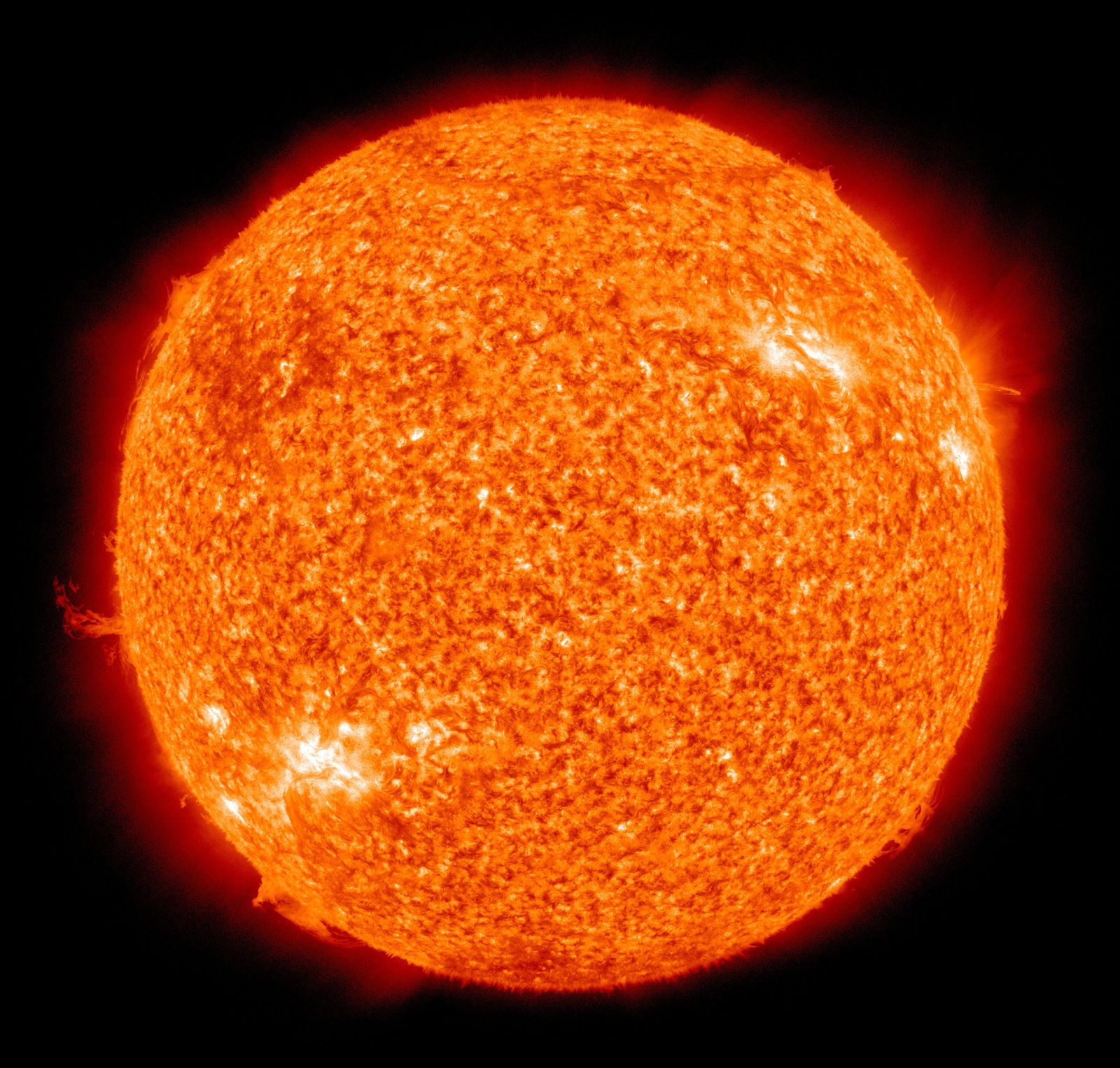 The Core of the Sun: Transforming 600 Million Tonnes of Hydrogen into Helium Each Second, Releasing 4 Million Tonnes as Energy, and the Extended Voyage of Gamma Rays to the Surface.