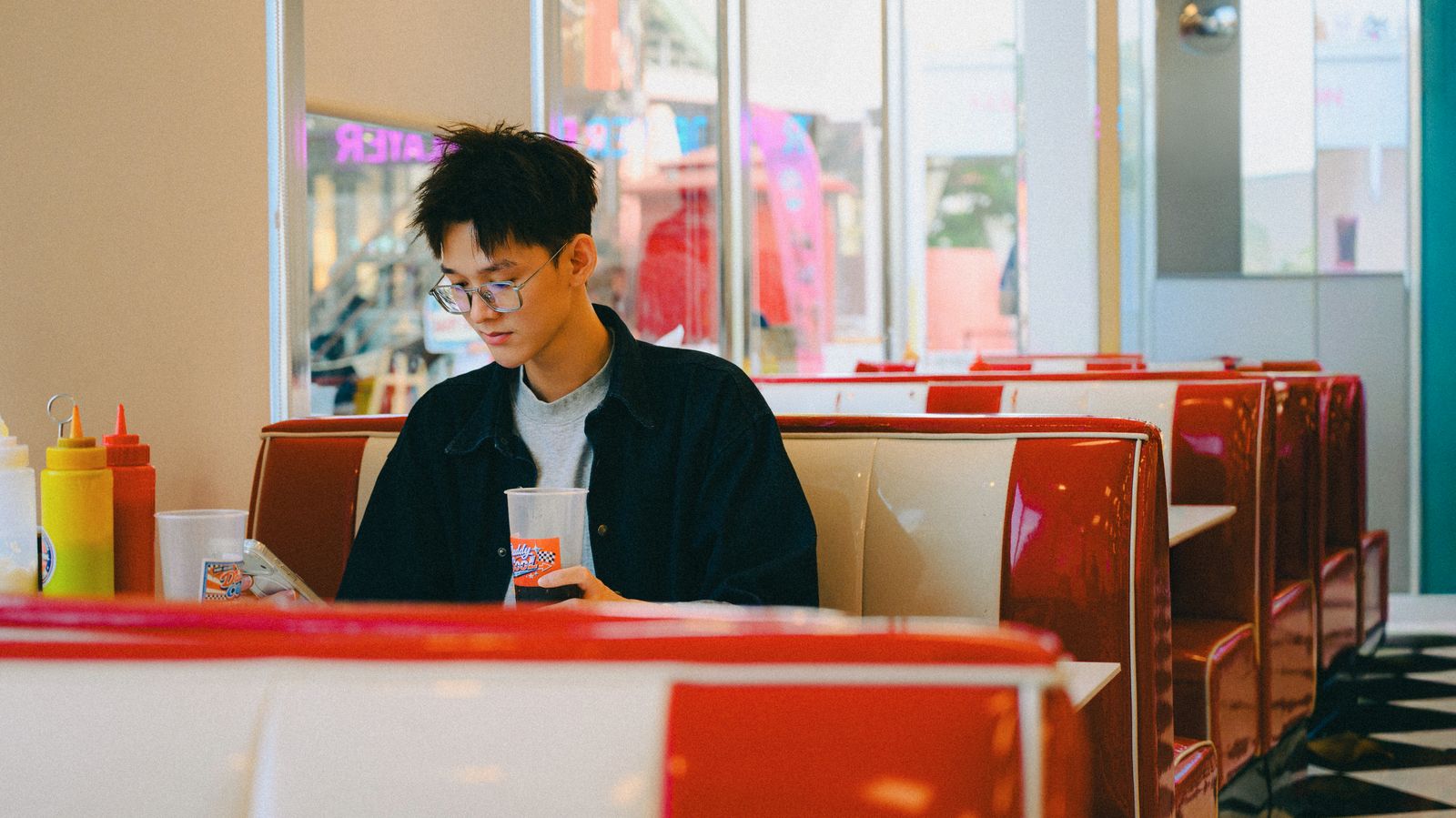 Adults Dining Solo at Restaurants Discover Comfort in a Meal Unburdened by Emotional Labor, Psychology Indicates
