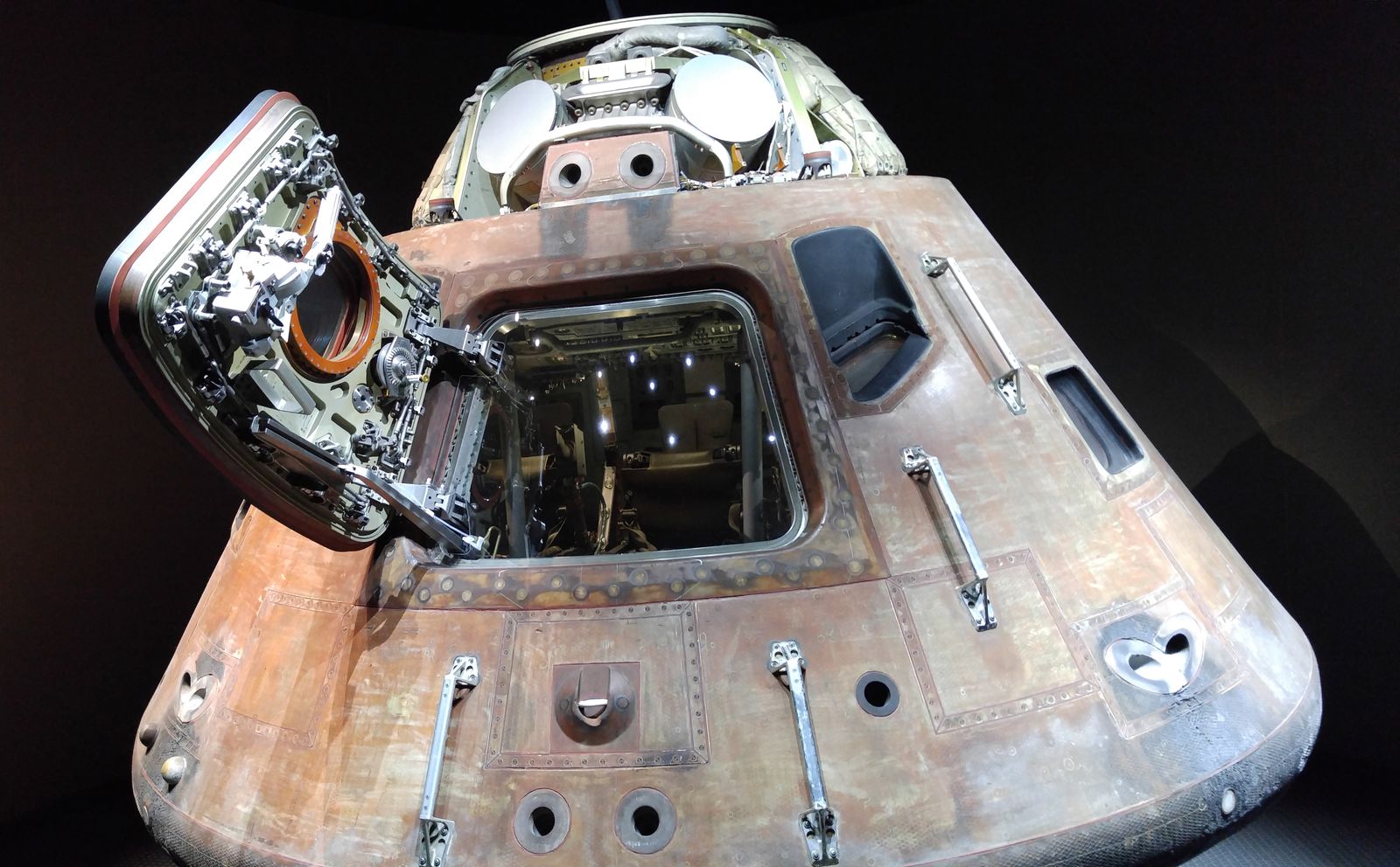 Apollo 11's Guidance Software, Directed by Margaret Hamilton, Effectively Handled 1201 and 1202 Alarms to Secure Lunar Landing with Essential Fuel Supplies