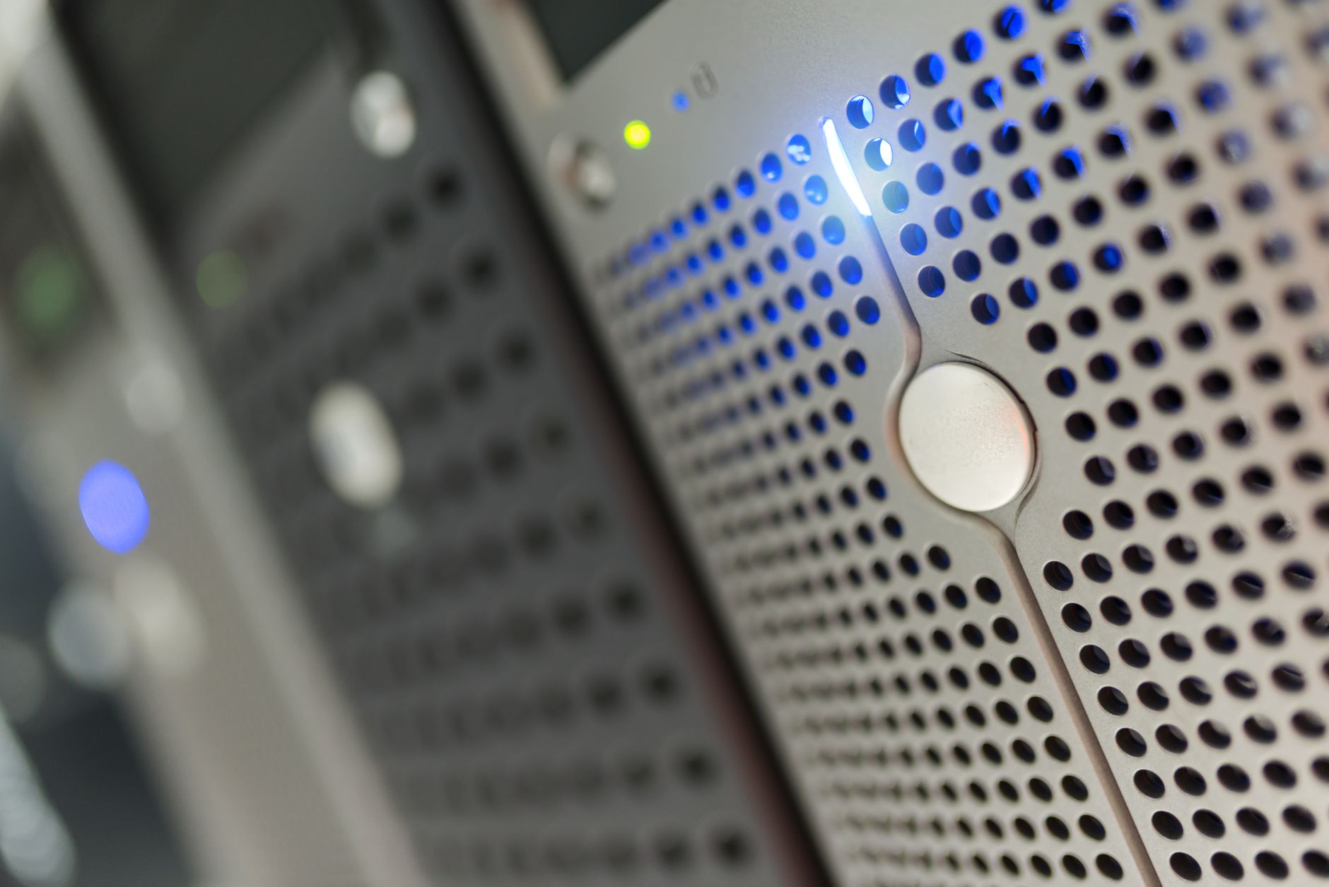 Dario Amodei's 2027 Vision: A Data Center Accommodating 50 Million Super-Intelligent Minds, Surpassing Nobel Laureates in Performance and Velocity