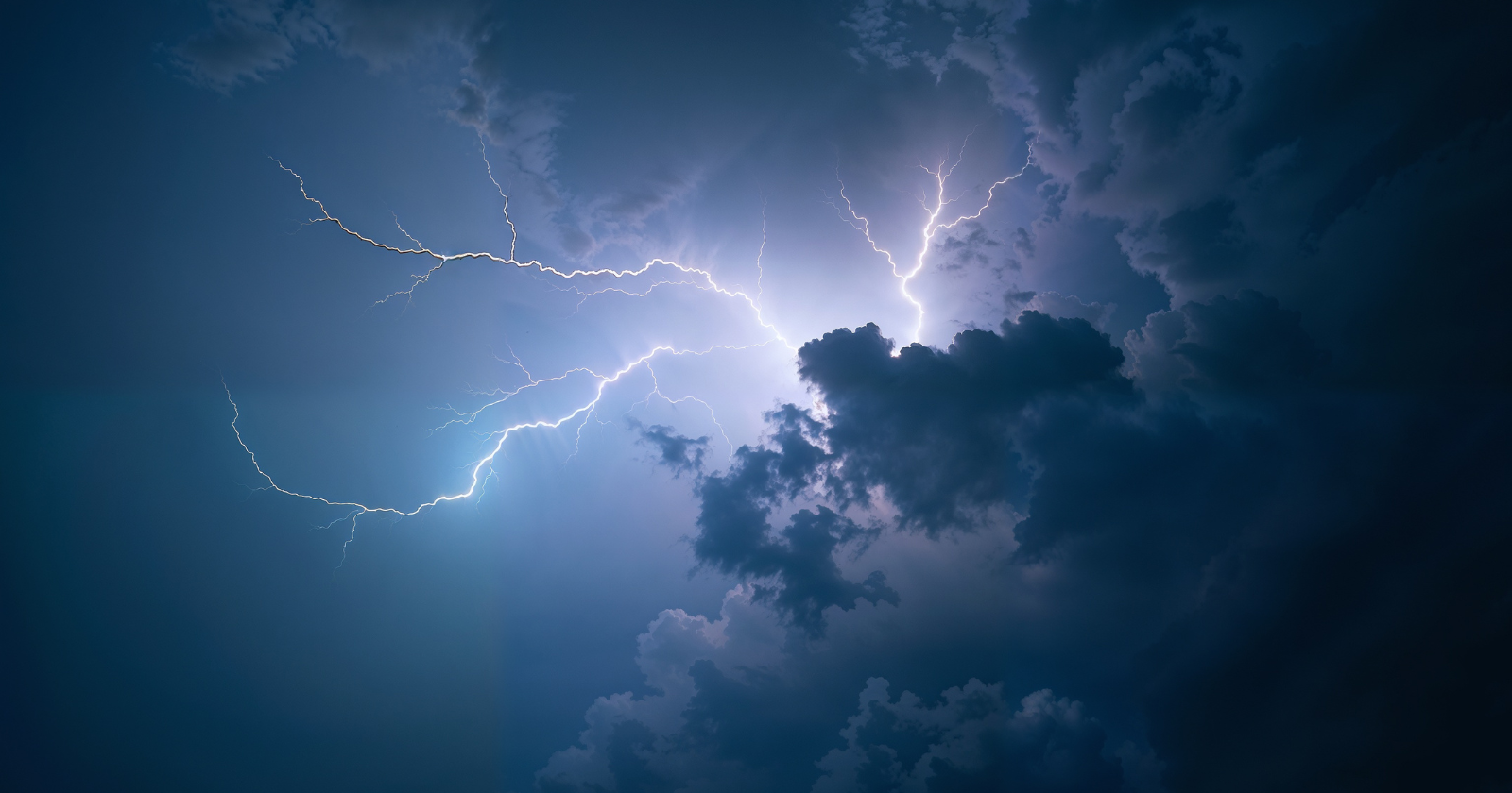 Lake Maracaibo in Venezuela Sees Regular Lightning, Happening Up to 28 Times Every Minute for Multiple Hours, Hundreds of Nights Each Year