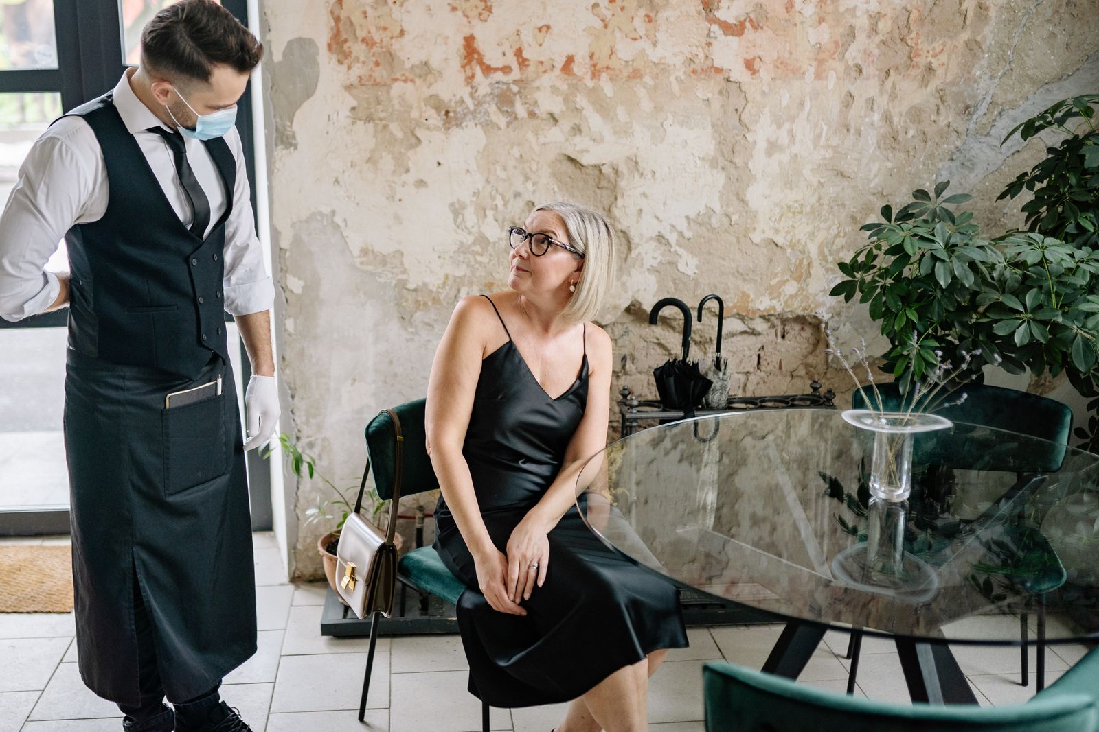 Psychology Uncovers: Overwhelming Gratitude and Generous Tipping Arise from Being Brought Up to View Personal Comfort as a Burden