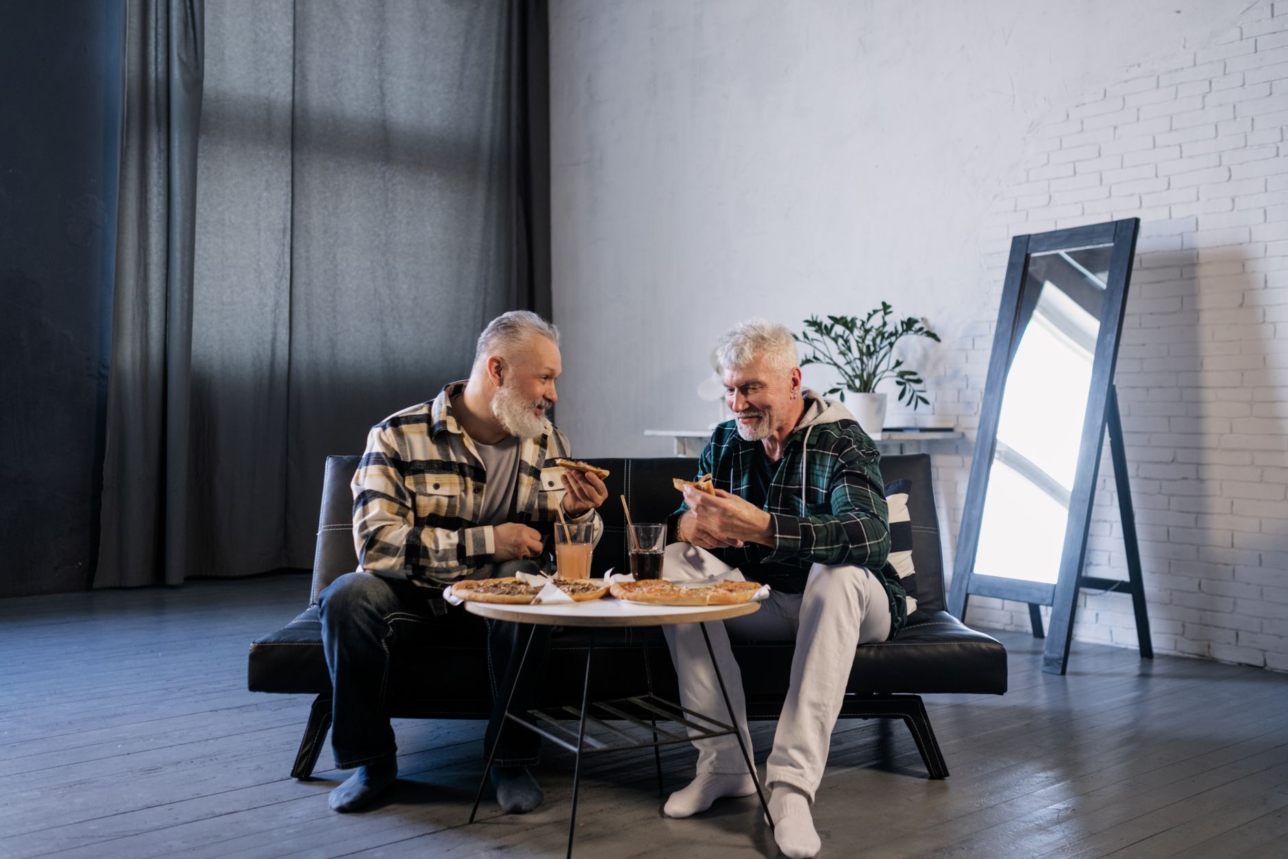 Research Indicates That Seniors Preserve Intimate Connections While Noticing a Decrease in Secondary Relationships Over Ten Years, Highlighting Emotional Quality Over Network Volume