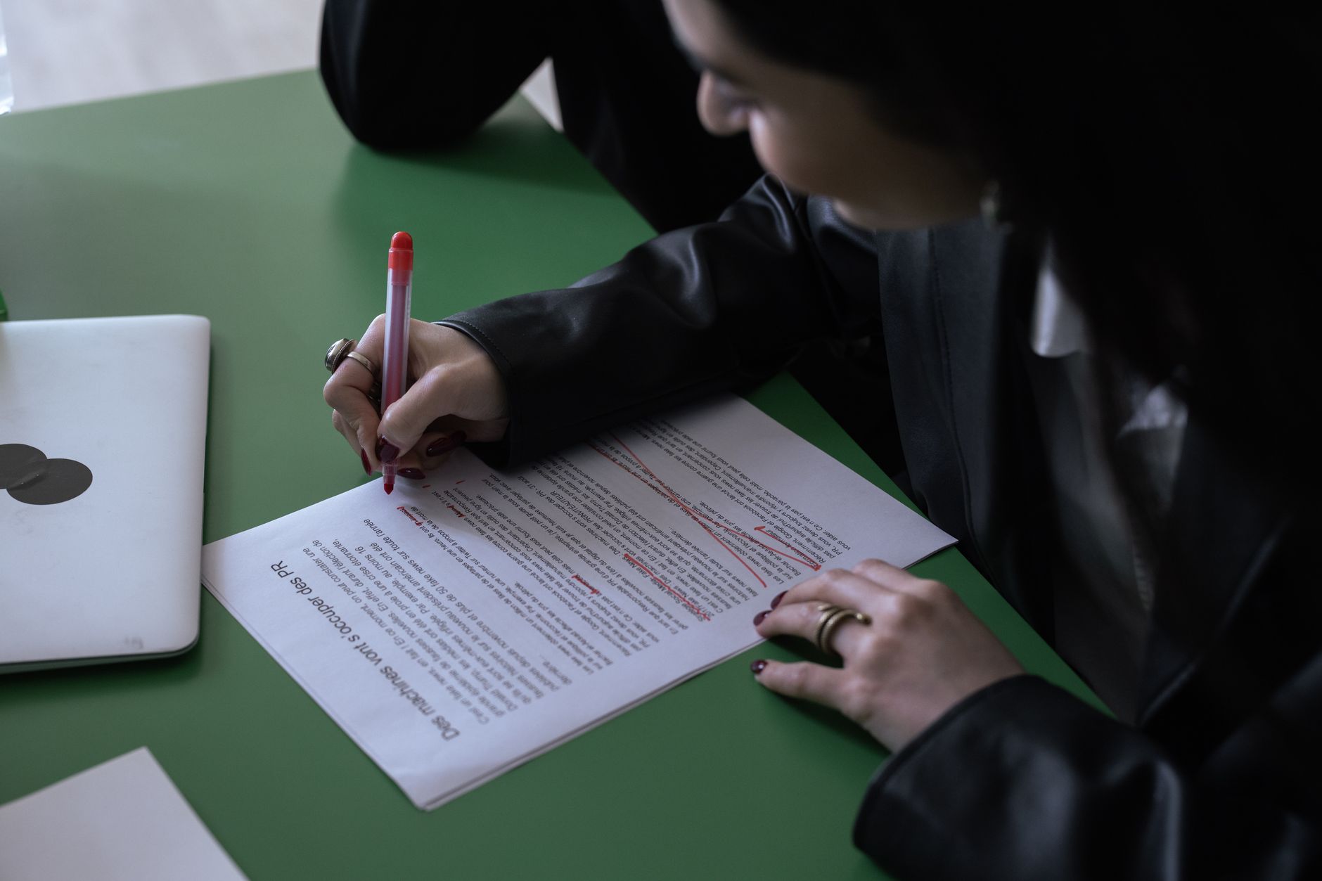 Streamlining Language Boosts Understanding and Interaction: Studies Show Complicated Terminology Reduces Author Credibility and Discourages Readers