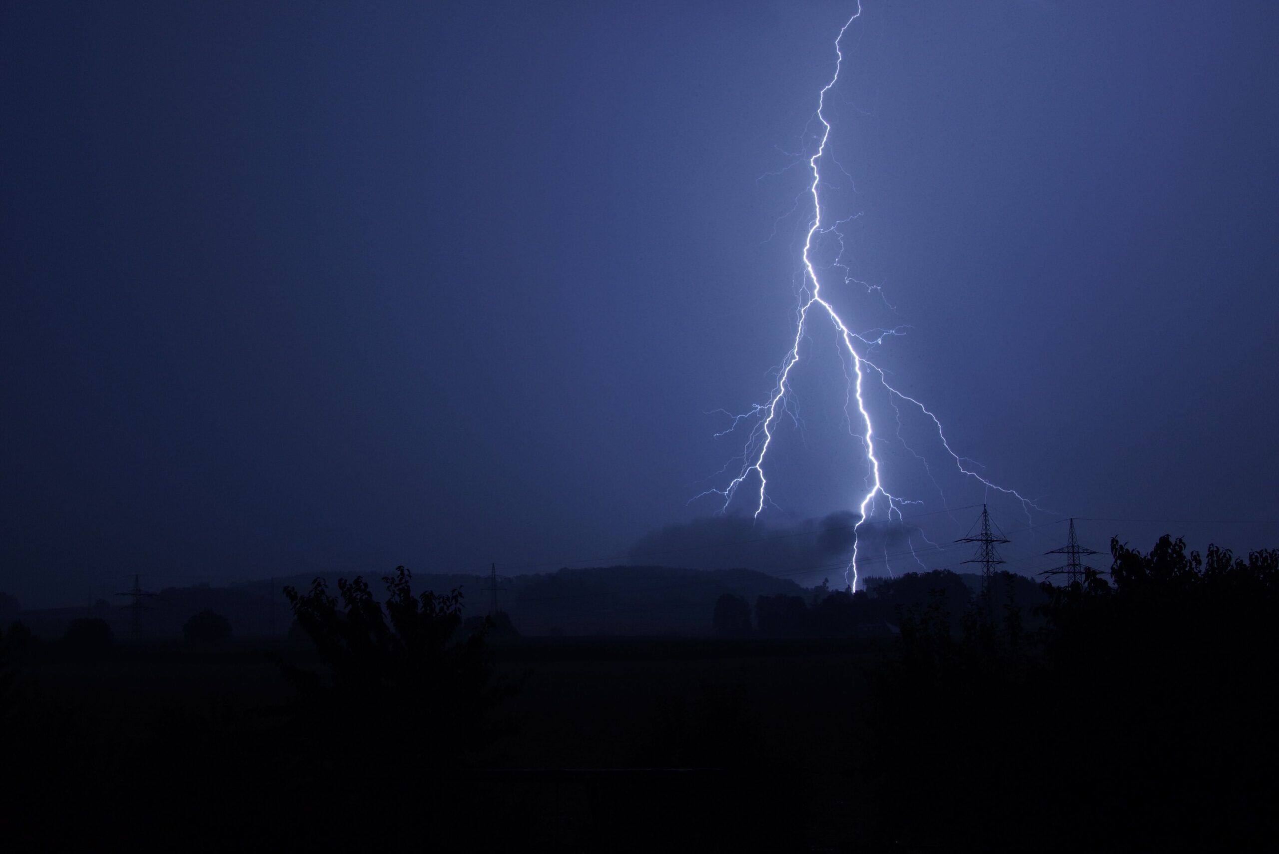 The Extreme Temperature of a Lightning Strike, Five Times More Blazing Than the Sun, Produces Thunder by Shattering the Air