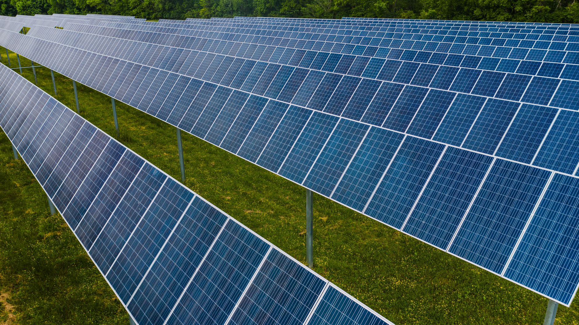 "Unprecedented 600 Terawatt-Hours of Solar Power Introduced in 2025, Providing More Than 8% of World Energy, Poses Grid Distribution Issues for Nighttime Consumption"