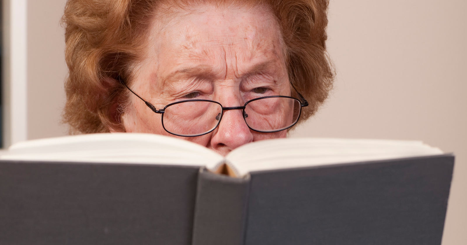 95-Year-Old Lady Achieves Degree with Granddaughter After Years of Study, Attains Master's at 98, Keeps Learning Until 100