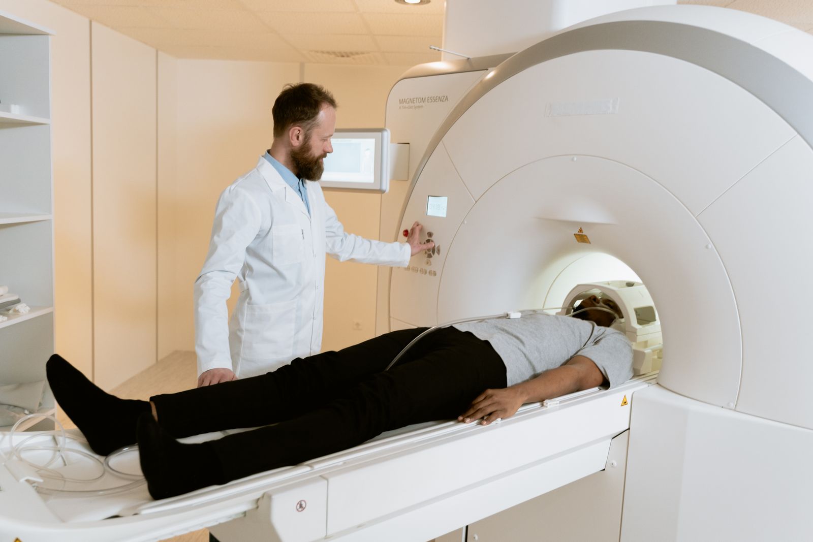 Brain Connectivity Growth Persists into Early Thirties: Cambridge Research Discovers Improved Integration and Efficiency Up to Age 32