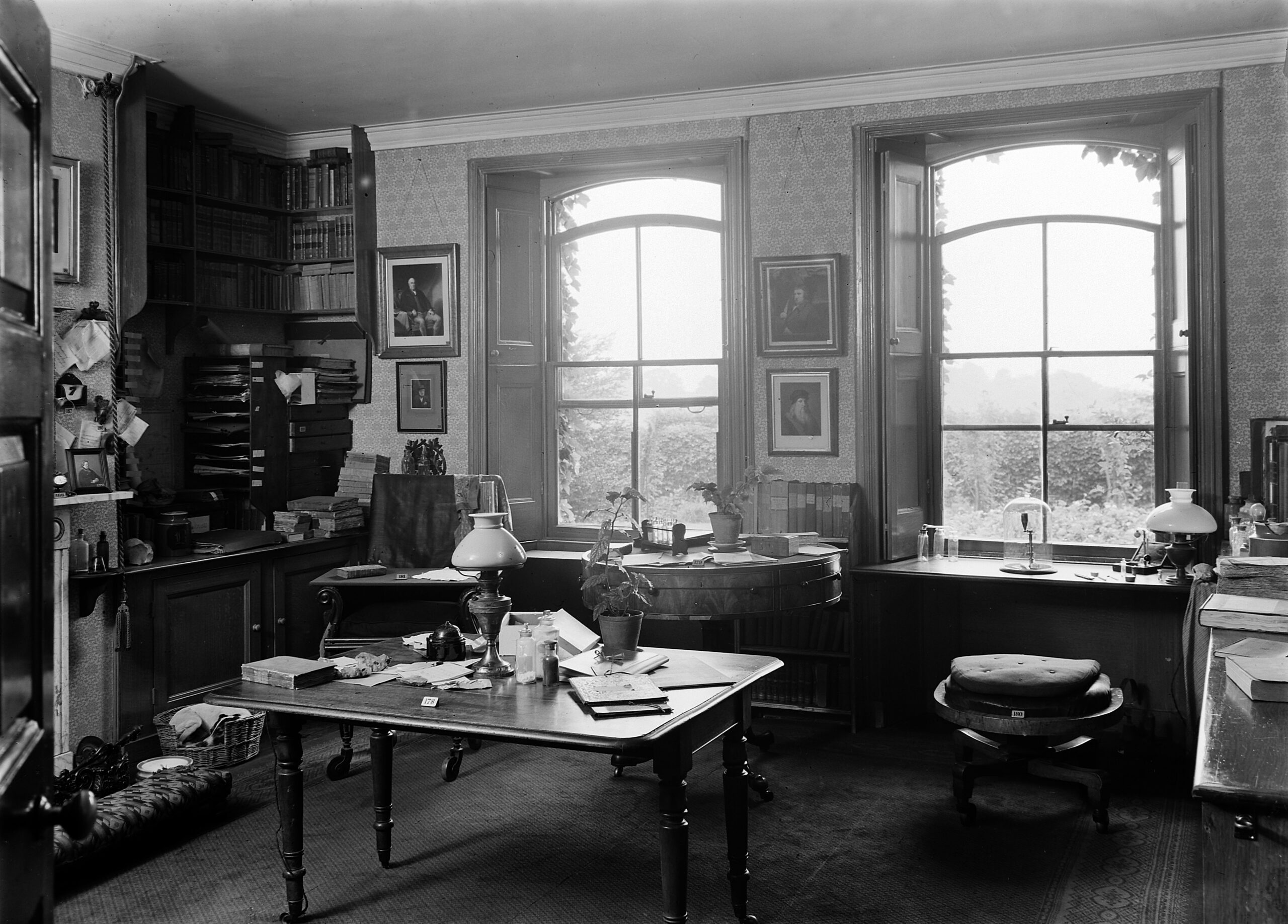 Charles Darwin's Everyday Schedule: Concentrated Research, Leisure, and Abundant Scientific Achievements