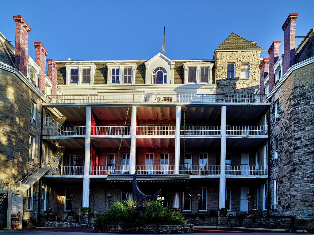Entrepreneur Purchases 81-Room Hotel in Arkansas for $2.55 Million, Designates $1.1 Million for Renovation and Furnishings