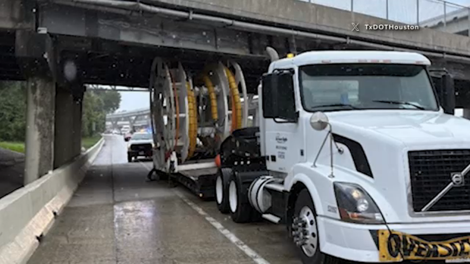 Houston Avenue Bridge spanning I-10 Hit 72 Times by 2025 with Repair Expenses Surpassing $401,000; Oversized Load Event Happens Again in 2026, Demolition Planned for 2027.