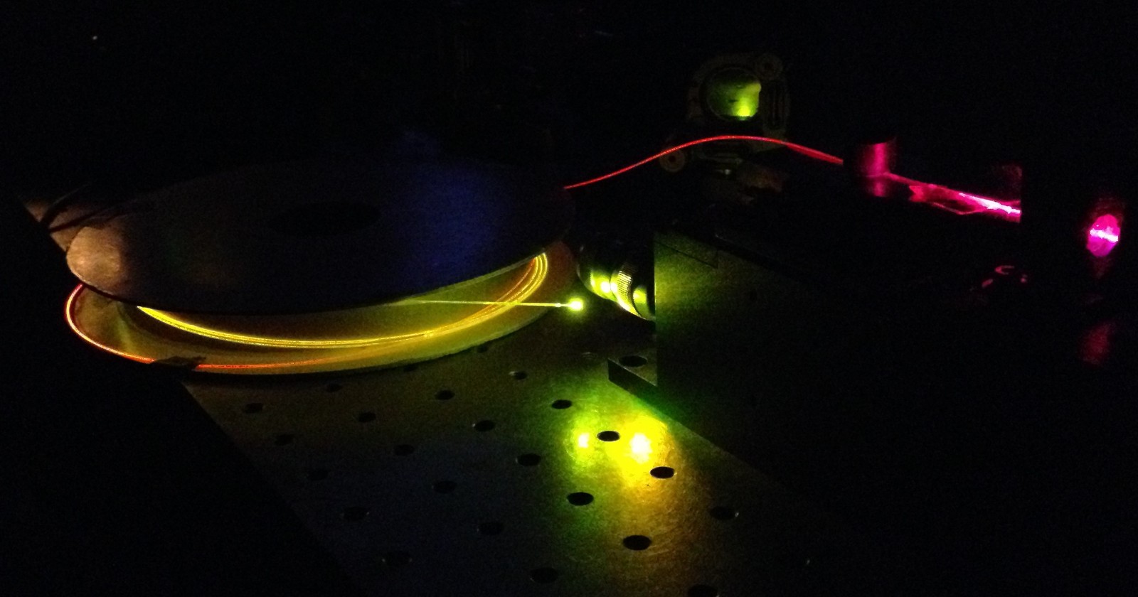 Improving Energy Transfer in Optical Fibers: Solidifying Carbon Disulfide Core Enhances Efficiency in Liquid Nitrogen