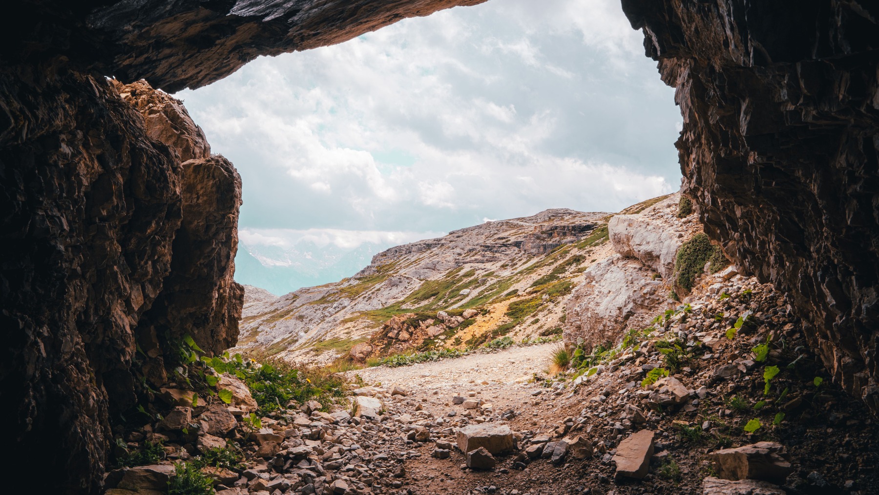 Neanderthal Downfall Associated with Fragile Local Networks During Environmental Disturbances, 2026 Research Reveals