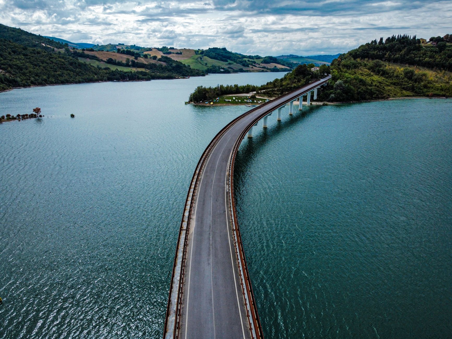 "Russia and North Korea Open Yakov Novichenko Bridge, a Dual-Lane Route Across Tumen River Able to Accommodate 300 Vehicles Per Day"