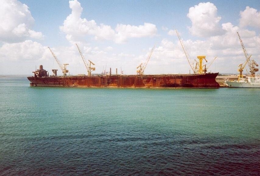 "Seawise Giant: The Largest Self-Propelled Vessel Worldwide Ineligible for Major Canals Because of Size Limitations"