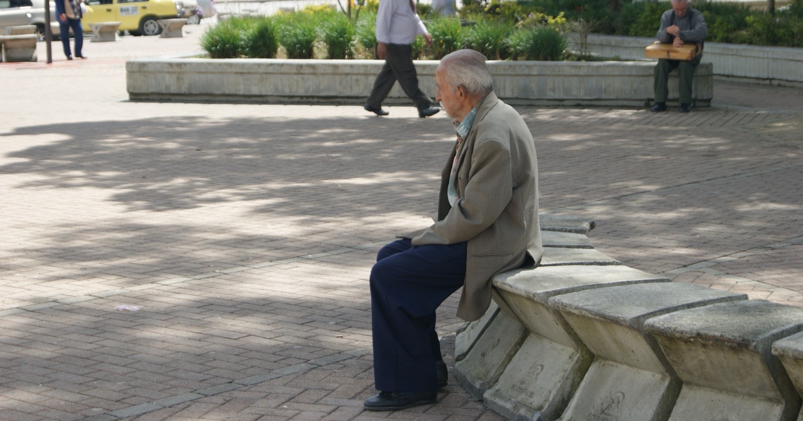 Research Reveals That Older Adults Who Are More Isolated Suffer from Faster Memory and Cognitive Deterioration Over a Decade, Based on Rush University's Study Involving 3,082 Individuals